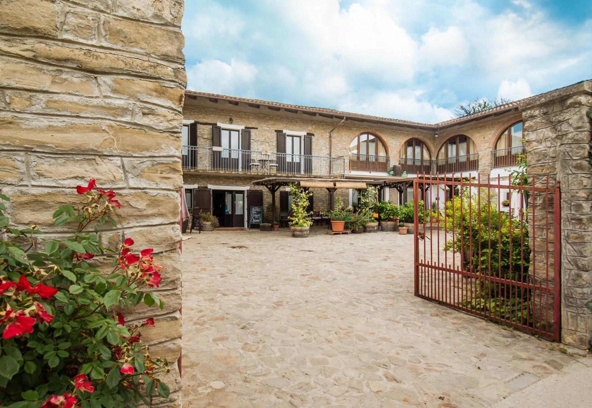 Agriturismo Tenuta San Giuseppe Cossano Belbo Exterior photo